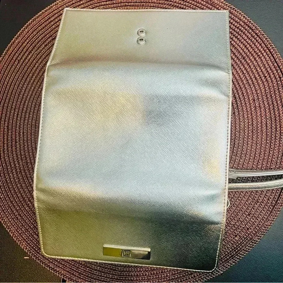 Liz Claiborne Silver Phone Crossbody Bag - Picture 9 of 12